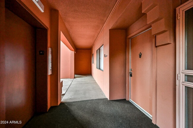 Photo - 12212 N Paradise Vlg Pkwy S Unidad 105