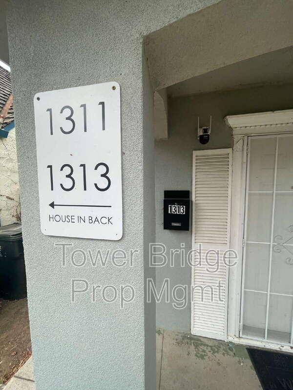 1313 Lochbrae Rd