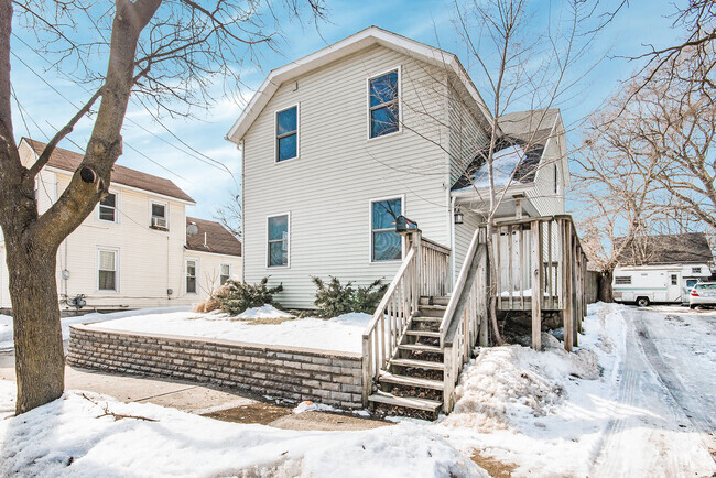 Building Photo - 323 Indiana Ave SW Rental
