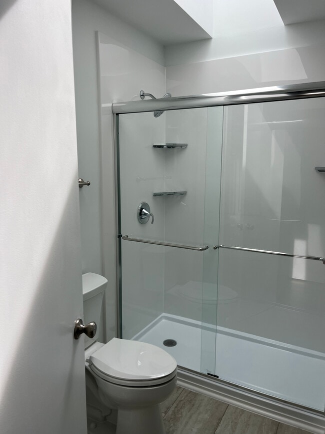 Photo - 1283 Llewellyn Rd