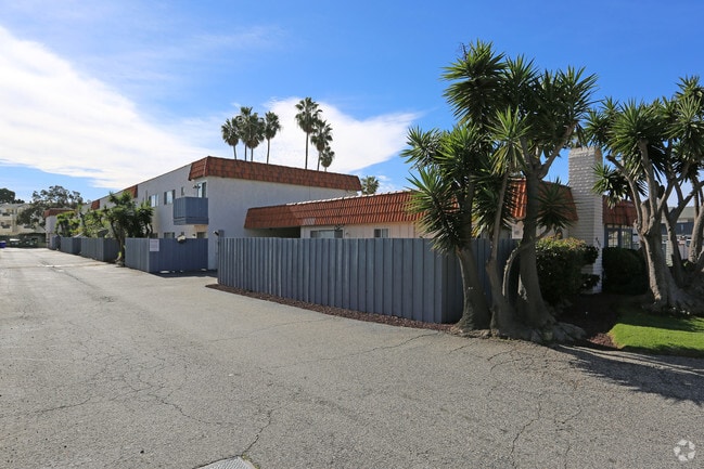 Laguna Palms Apartments Building Photo