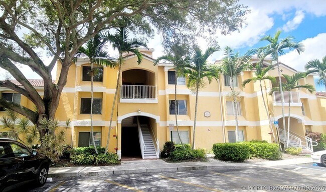 Building Photo - 2667 NW 33rd St Unit 2402