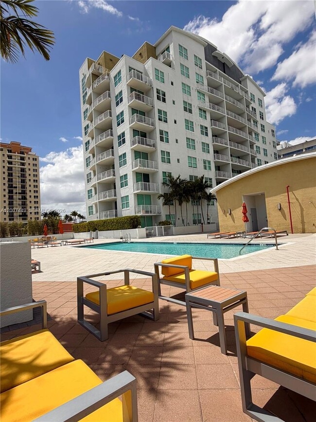 Building Photo - 3180 SW 22nd Terrace Unit 302