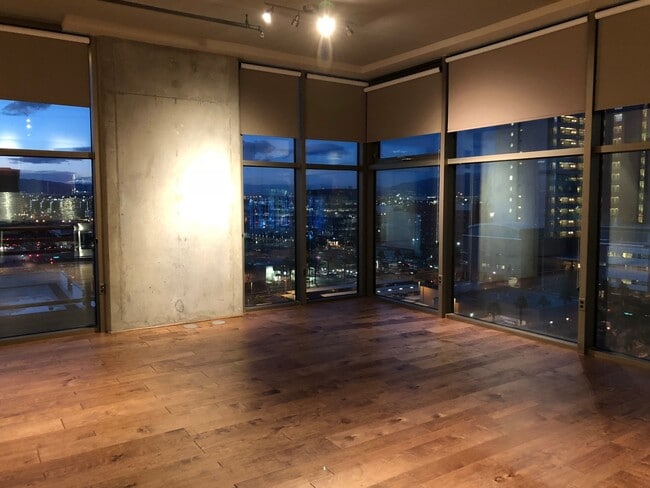 Building Photo - Gorgeous Juhl Loft unit for lease!!
