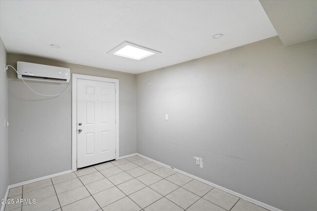 Photo - 703 W 1st Pl