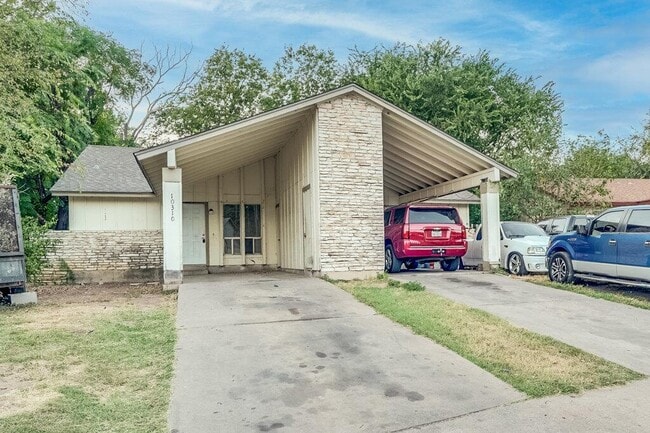 Building Photo - 10310 Little Pebble Dr