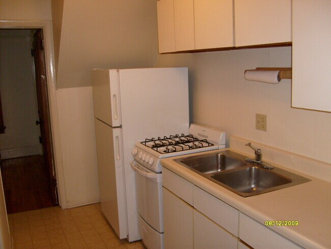 Photo - 301 N Pinckney St