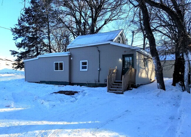 Photo - 26140 Main St