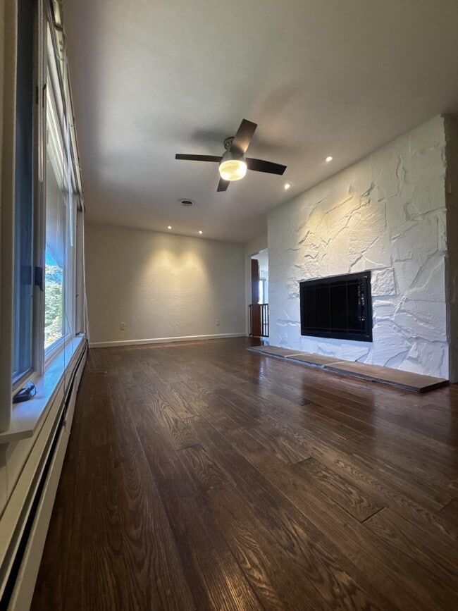 1291 Old N Main St
