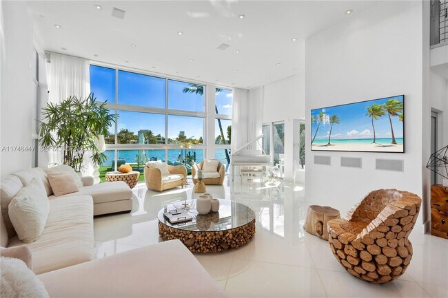227 E Dilido Dr