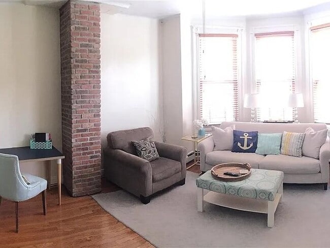 Building Photo - 317 21st St Unit 2