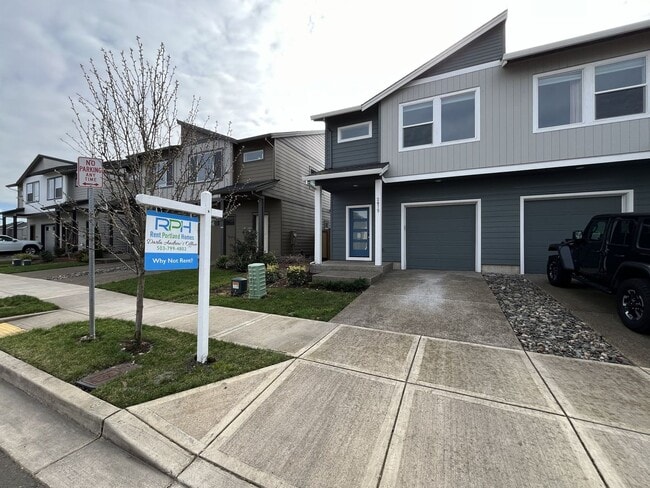 Photo - Modern 2022-Built 3-Bedroom Home with Open Layout, Entertainer’s Kitchen. Near Parks & Playgrounds