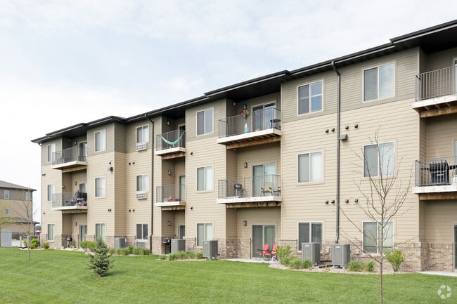 Building - The Sterling Apartments At Kearney