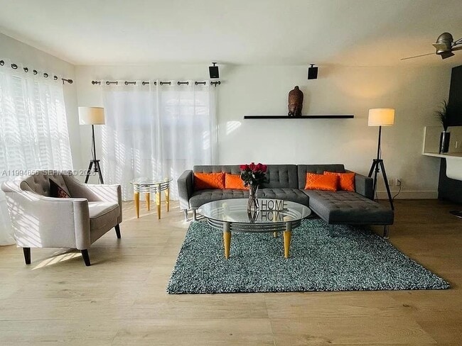 Photo - 1143 Lincoln St