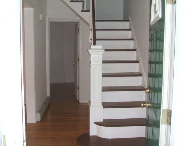 Building Photo - 824 Myrtle Ave