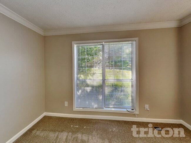 Photo - 1112 Karastan Ct SW