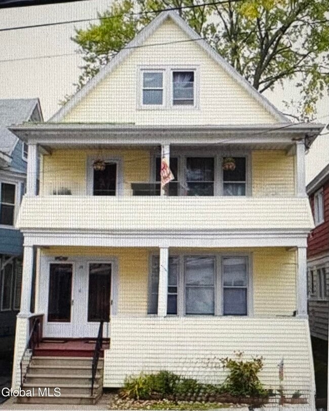 Building Photo - 15 Arcadia Ave Unit 1st Floor