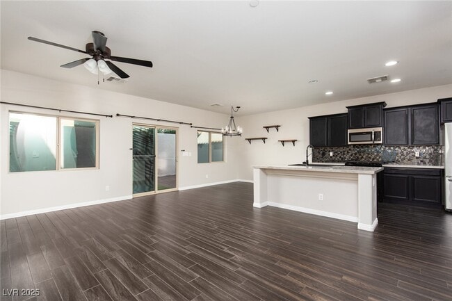 Photo - 61 Jasmine Point St