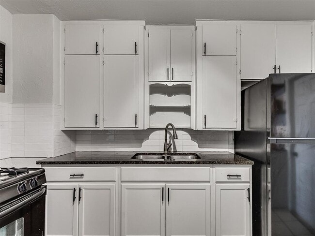 Photo - 1229 Meta Ave