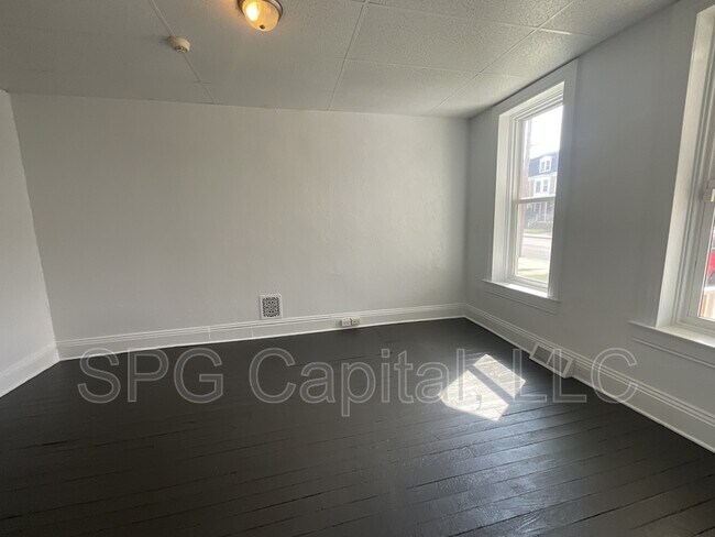 Photo - 275 W Jackson St House