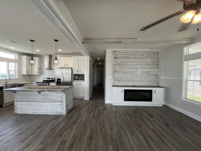 Building Photo - 533 Zebra Dr