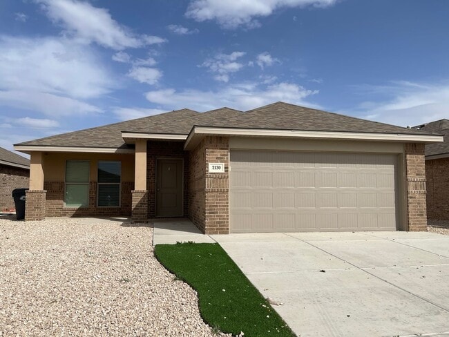 Building Photo - 3 bed 2 bath Available 9/10! Rental