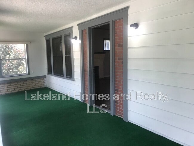 Photo - 1060 E Wabash St