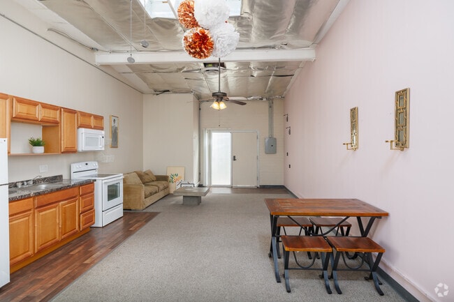 Studio - 800SF