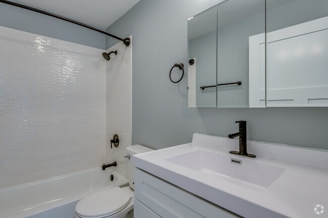 2 BR, 1.5 BA - 1,026SF