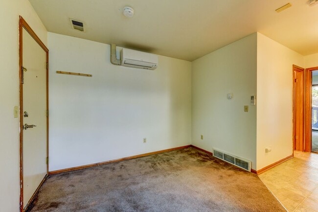 Photo - 2005 Goss St Unit 4