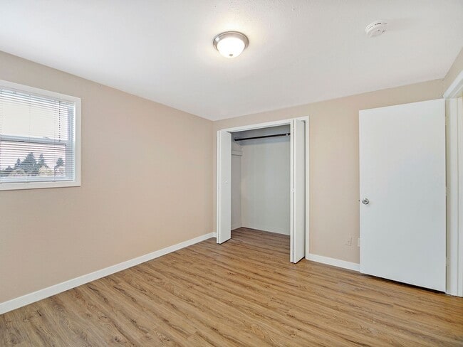 Photo - MID-CENTUTY MODERN 4 BEDROOM/2 BATH HOME-MUST SEE TO APPRECIATE!!