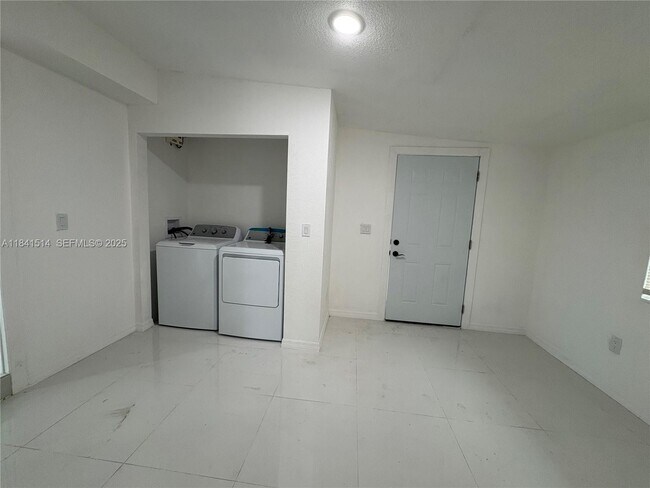 Photo - 13485 NE Jacksonville Rd