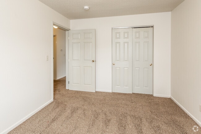 2BR, 1BA - 800 SF