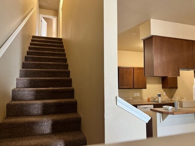 Photo - END UNIT, PRIME LOCATION! APPLY TODAY!!