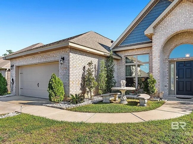 Photo - 335 Thornhill Cir