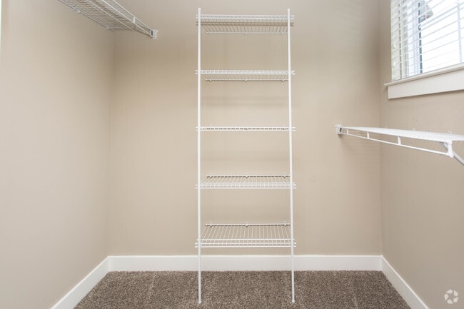 2BR, 2BA - 936 SF UPPER