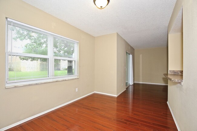 Photo - Beautiful 2/2 Condo with Full Lawn Care Included Located in Hawthorne Village – Orlando!