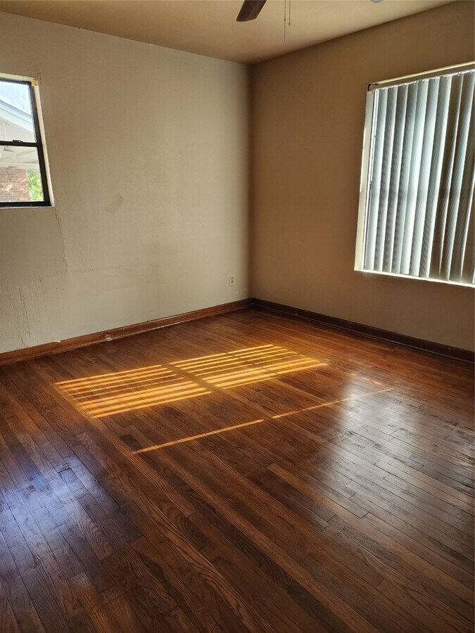 Photo - 2413 Huntington Dr