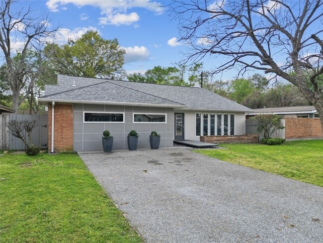 Photo - 5001 Nina Lee Ln