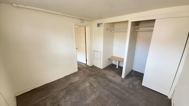 Photo - Beautiful Two bedroom , Holladay; 800 sq ft; New Flooring Unidad 2