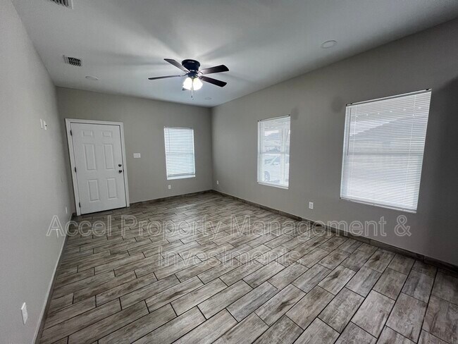 Photo - 1327 W Garfield Ave Unit 2