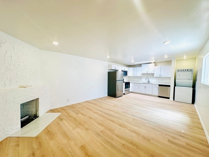 Modern Style Renovated 2 Bedroom with Wash... - Modern Style Renovated 2 Bedroom with Wash...