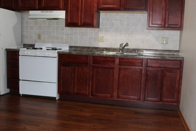 Photo - 1320 Maple Dr