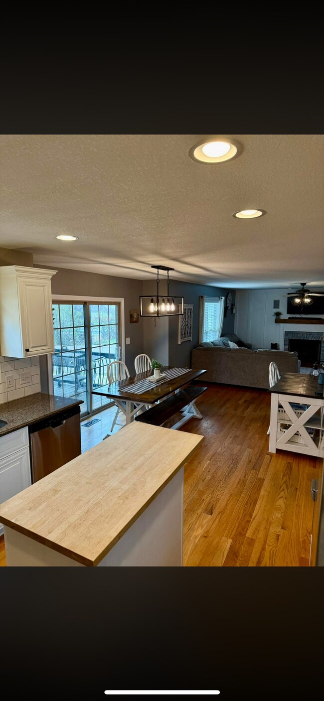 Photo - 812 Carousel Ct