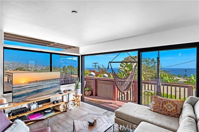 Photo - 290 La Brea St