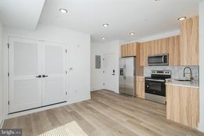 Photo - 2000 N Front St