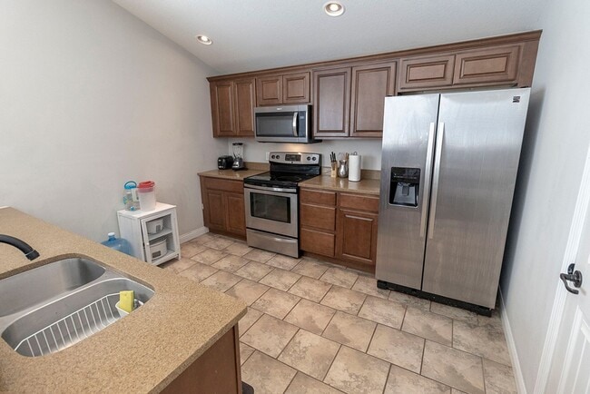 Building Photo - 1415 Paris Rd Unit A