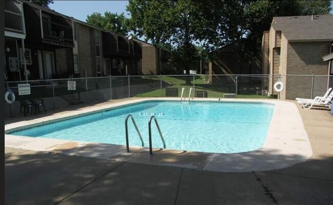 Photo - 4715 SE Adams Blvd