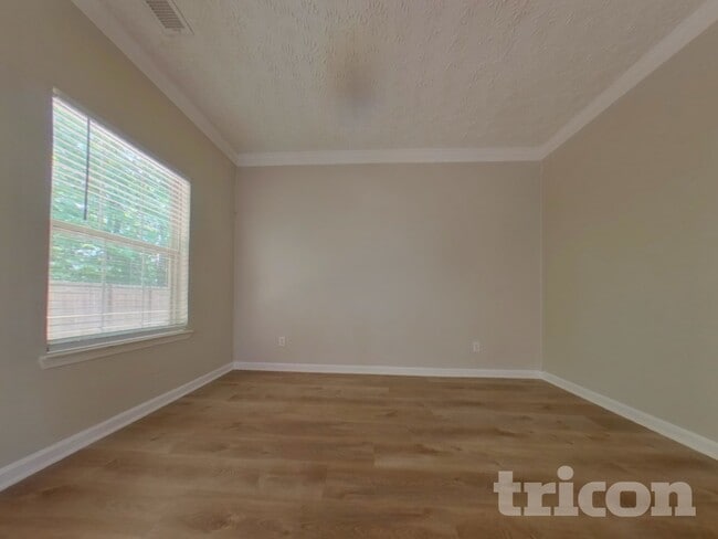 Photo - 411 Clearstream Ln