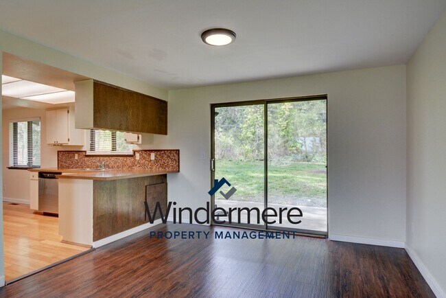 Photo - 3-bedroom, 2.5-bathroom With Private Beach Access